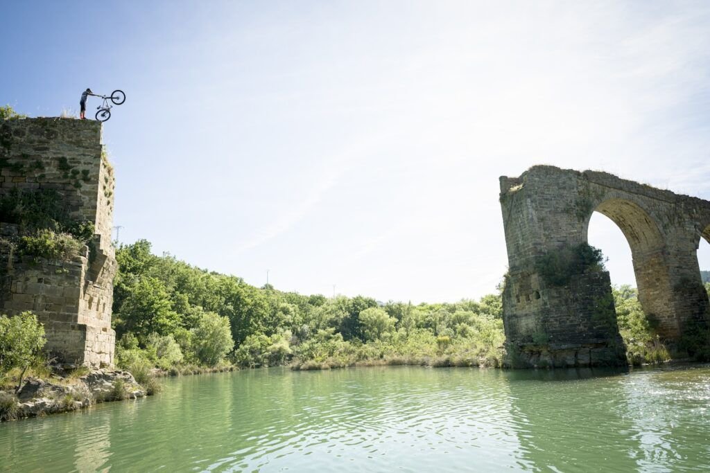 La ruta fantasma del embalse de Yesa