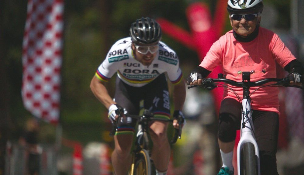 Peter Sagan contra la abuelita Joan.